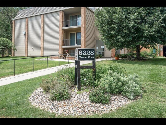 Foto del edificio - 6328 Barrie Rd