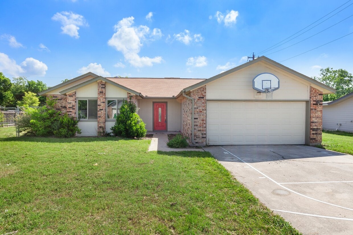 Primary Photo - Move in by August 10th and receive a $250 ...