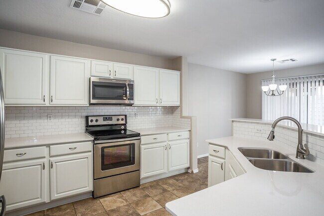 Building Photo - 10952 W Elm St