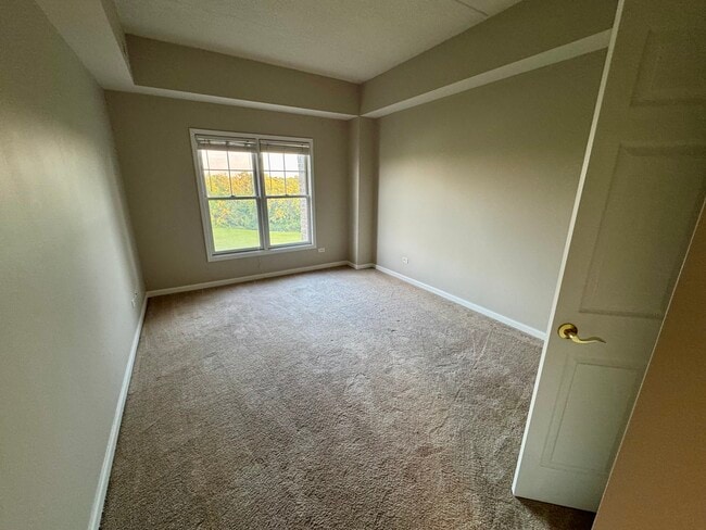 Building Photo - 125 Lakeview Dr