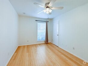 Building Photo - 1860 White Oak Dr