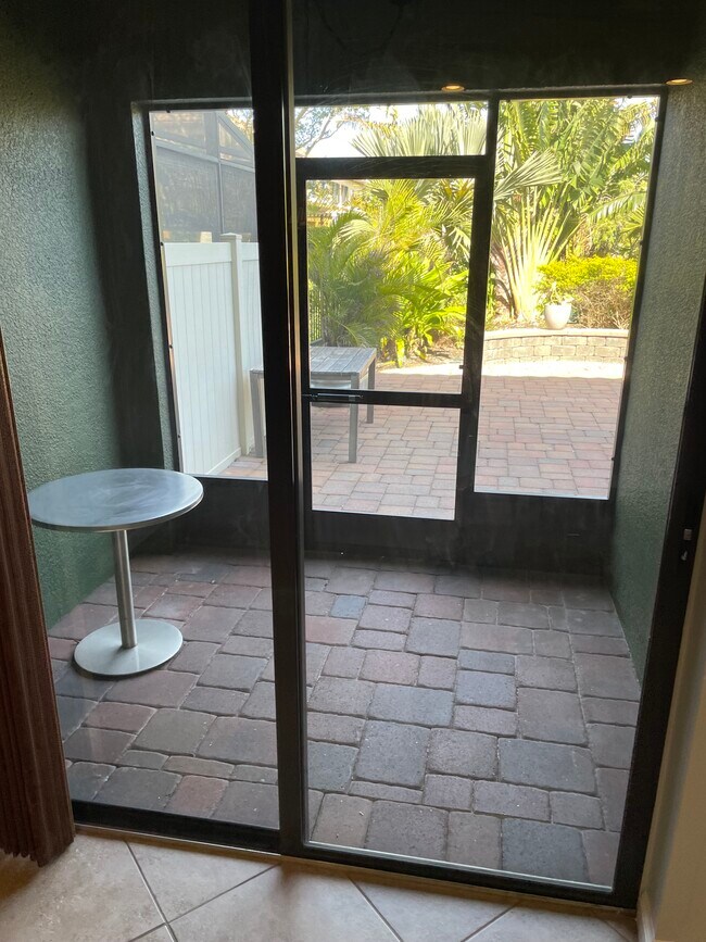 Foto del edificio - 725 Ventura Dr