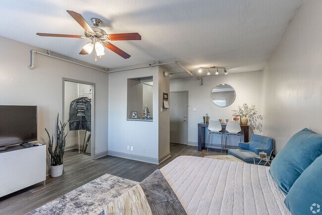 Amplia casa con pisos estilo madera. - 500 Fifth