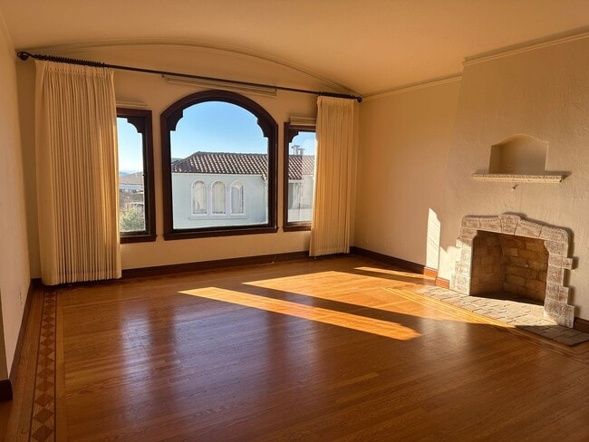 Foto del edificio - Mt Davidson Manor Home for Rent