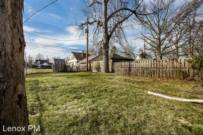 Building Photo - 3 br, 1 bath House - 5501 Three Mile Rd
