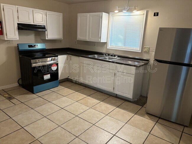 Foto del edificio - 7466 W Lake Dr NW