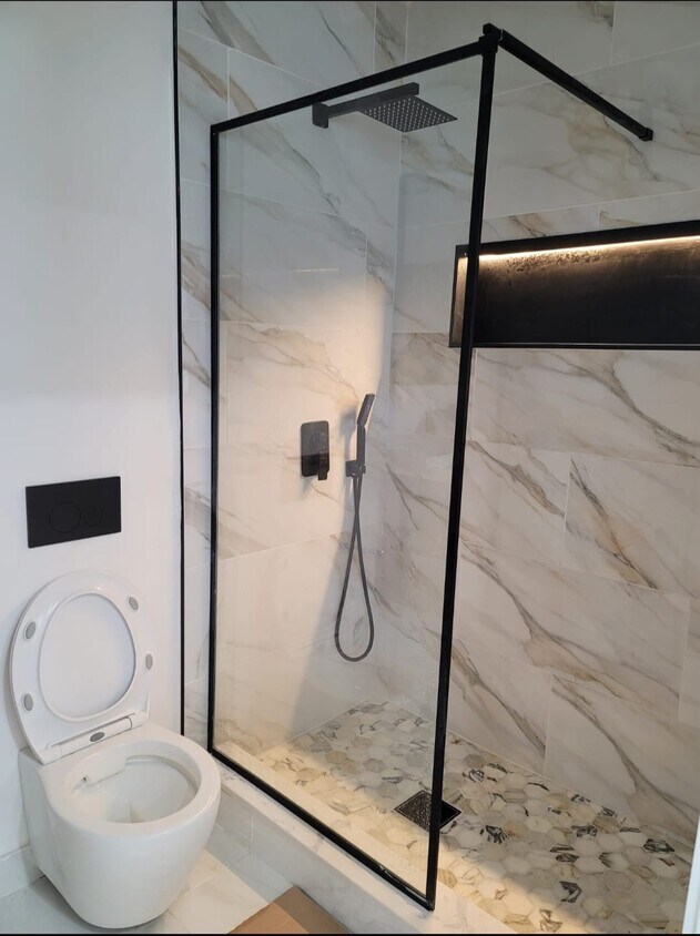 Foto del edificio - 7975 Crespi Blvd
