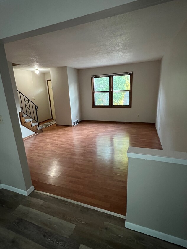 Living Room - 35 E Pleasant View Dr