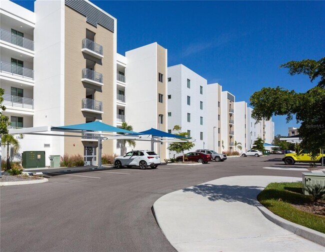 Building Photo - 1709 N Tamiami Trl