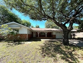 Building Photo - 613 W Redbud Dr