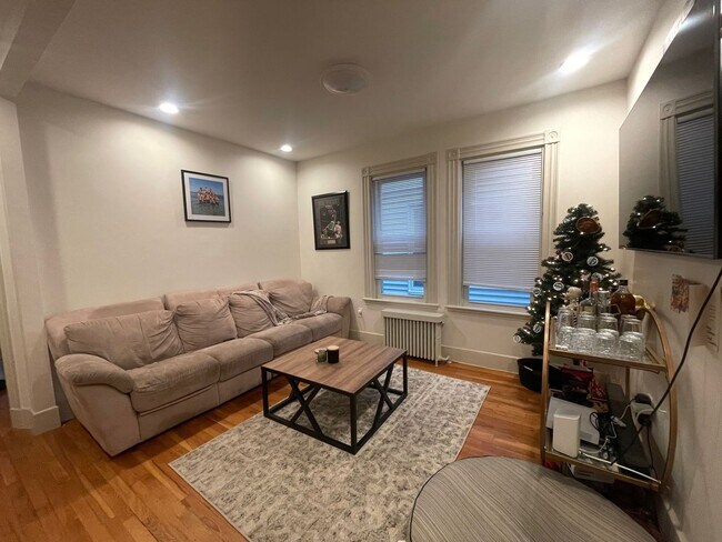 Foto del edificio - Renovated 3 Bed in Southie! Pet Friendly, ...