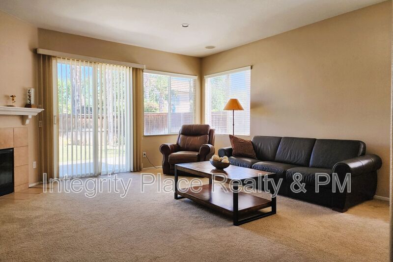 Foto del edificio - 28221 Basswood Way