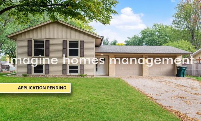 Primary Photo - Pet-Friendly 4 Bedroom Home in Coon Rapids