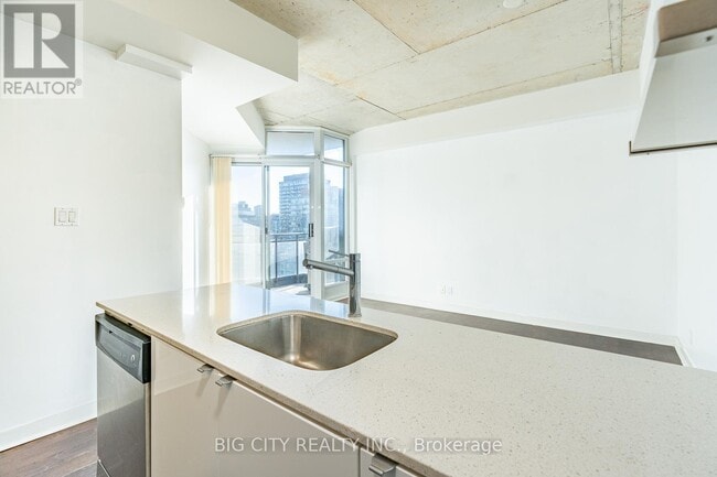 Building Photo - 127 Queen St E