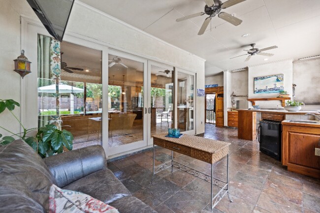 Foto del edificio - 118 W Bayou Pkwy