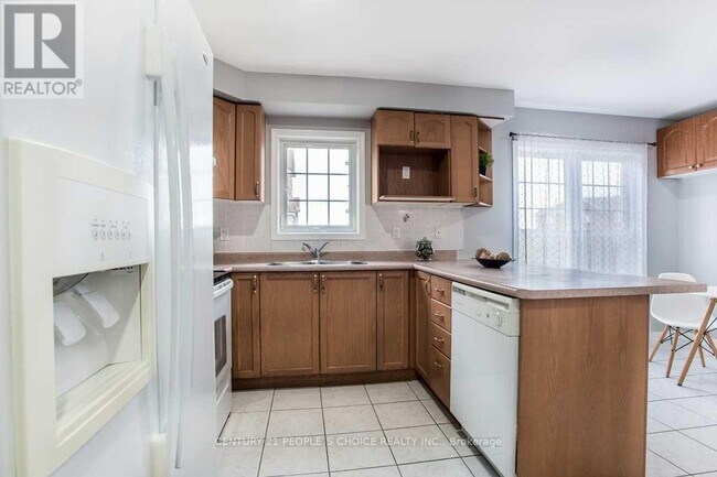 Building Photo - 250 Richvale Dr S