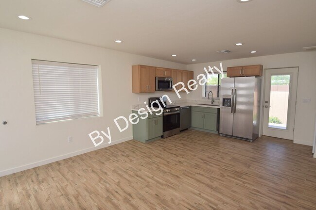 Foto del edificio - Contemporary 1 Bed 1 Bath with Beautiful Finishes, Private Yard & Off-Street Parking
