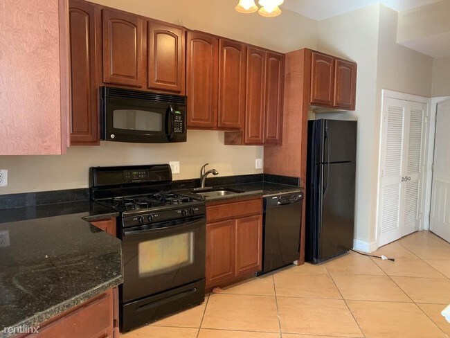 Building Photo - 2 br, 2 bath Apartment - 901 R St NW