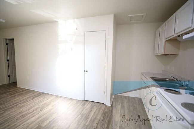 Building Photo - 1-bed, 1-bath apt - HUD accepted