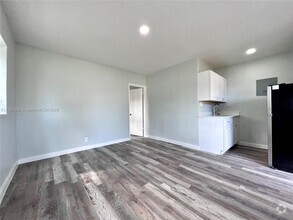 Building Photo - 2901 NW 18th St