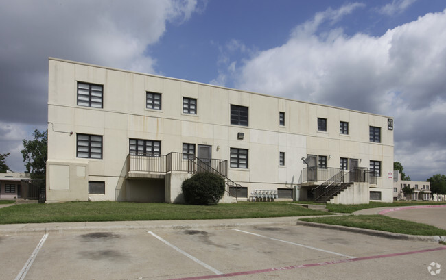 Building Photo - Cedar Springs Place