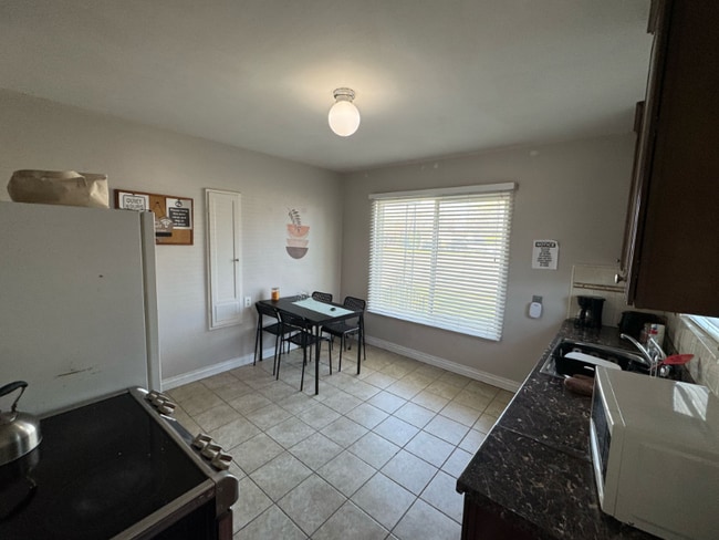 Building Photo - 2577 S 700 E