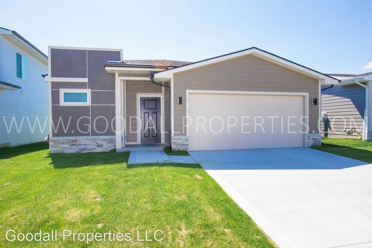 Primary Photo - 3 br, 2.5 bath House - 4658 172nd St