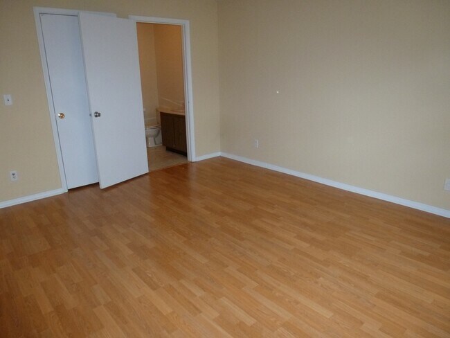 Foto del edificio - 16-8 Sacramento Ct