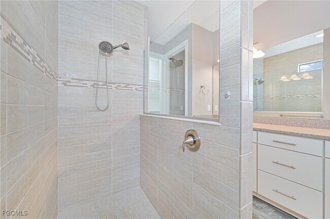 Foto del edificio - 14589 Laguna Dr