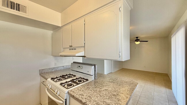 Building Photo - 12602 N 21st Ave