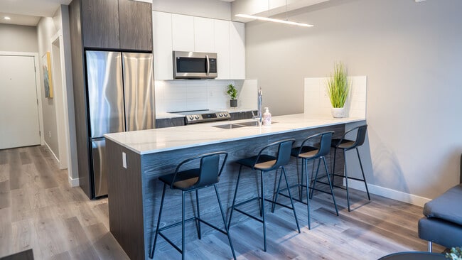 Building Photo - West Garneau