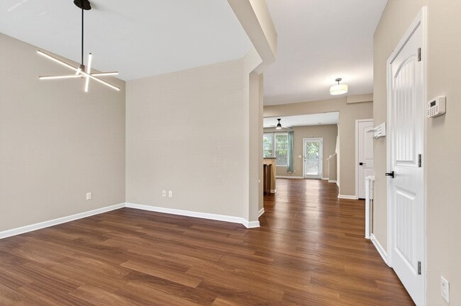 Building Photo - 117 Holly Berry Ln