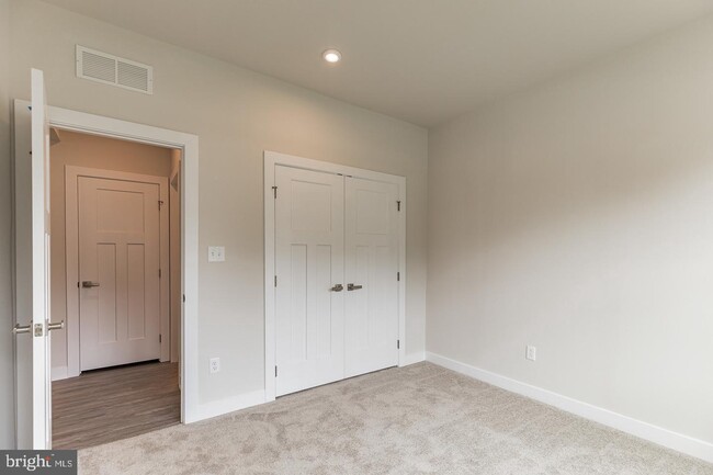 Building Photo - 611 VAN BUREN Ct
