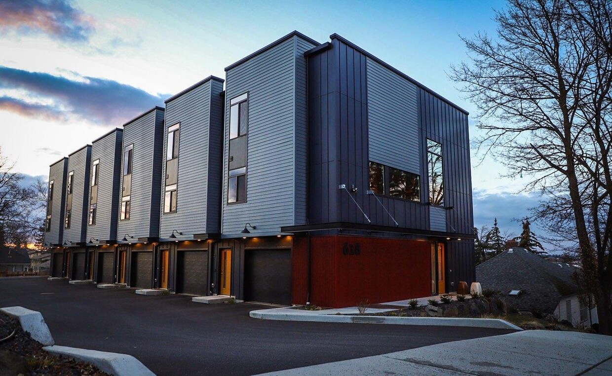 Primary Photo - 618 S Denver St