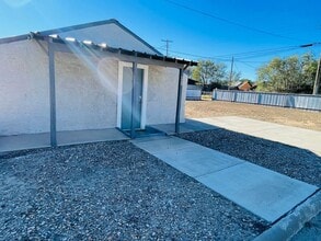 Building Photo - 805 W 3rd St