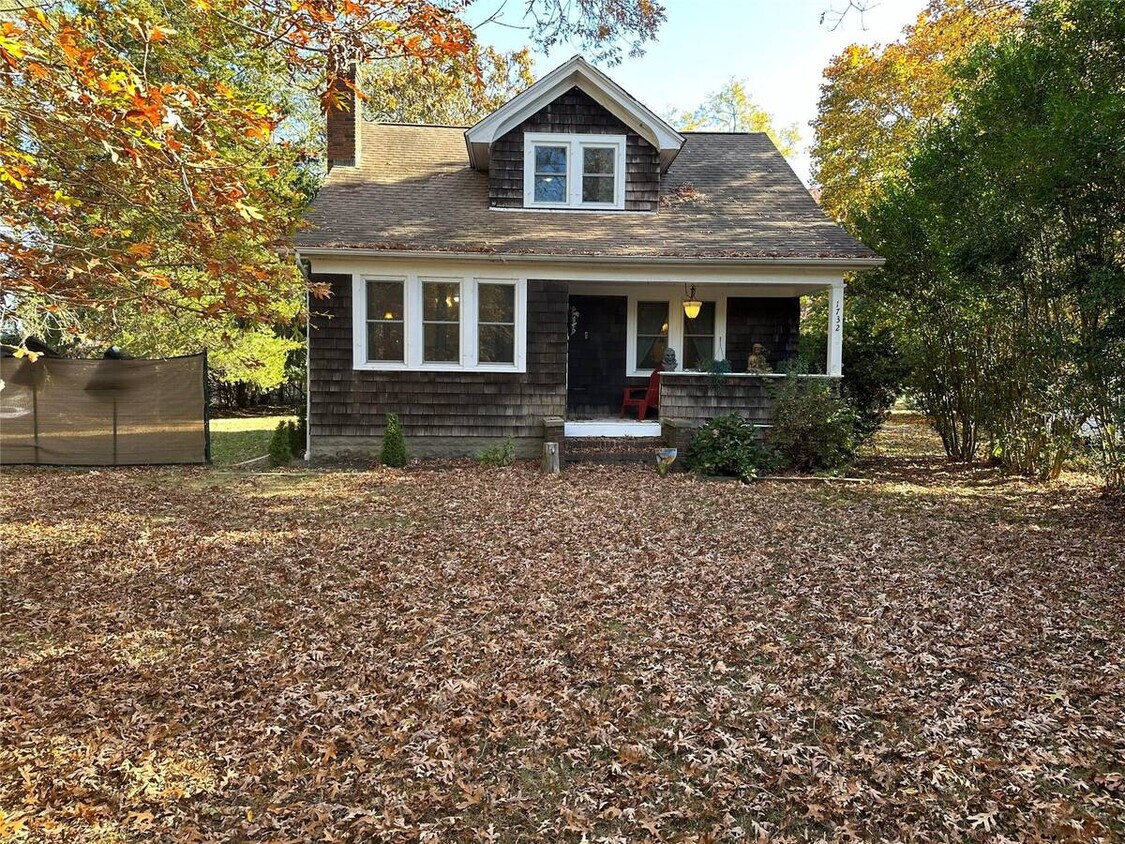 Foto principal - 1732 Wading River Manor Rd