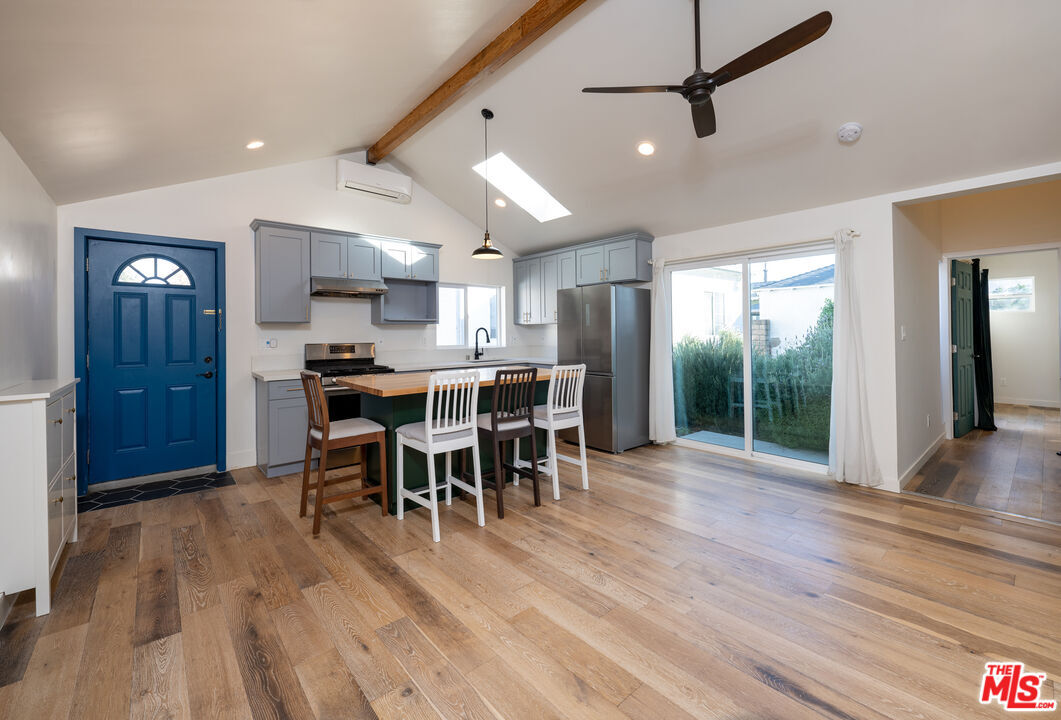 Foto principal - 6461 Whitman Ave