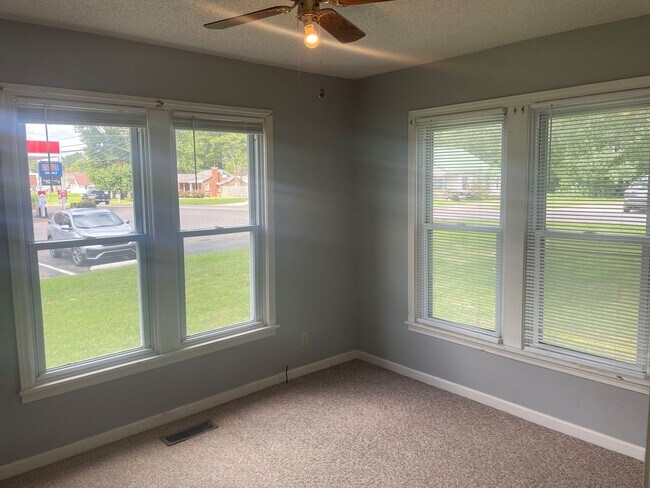 Building Photo - Charming Brick Home on Elm Street!