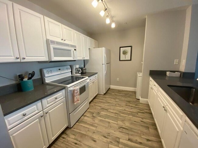 Building Photo - 1200 Town Center Dr