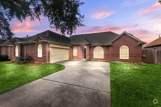 Building Photo - 10215 Hedge Way Dr