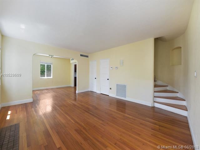 Building Photo - 1580 SW 19th Ave