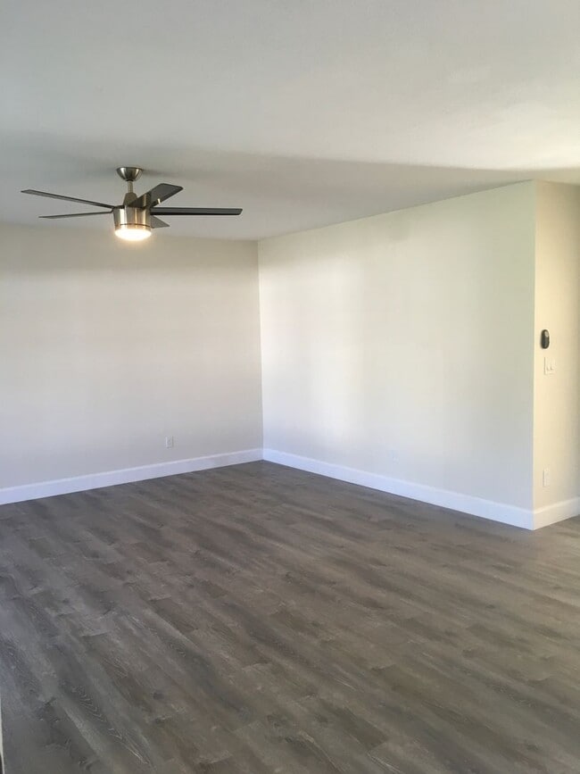Building Photo - 2325 Candlewood Dr
