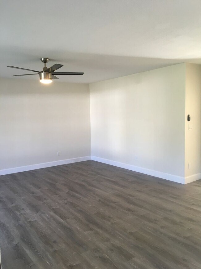 Foto del edificio - 2325 Candlewood Dr