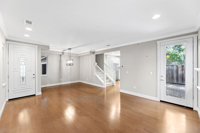 Building Photo - 111 Mirabel Pl