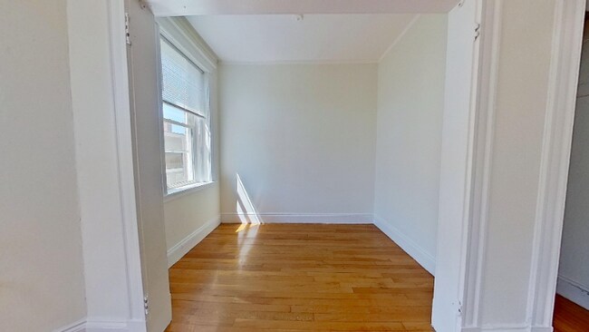 Building Photo - 42 Strathmore Rd