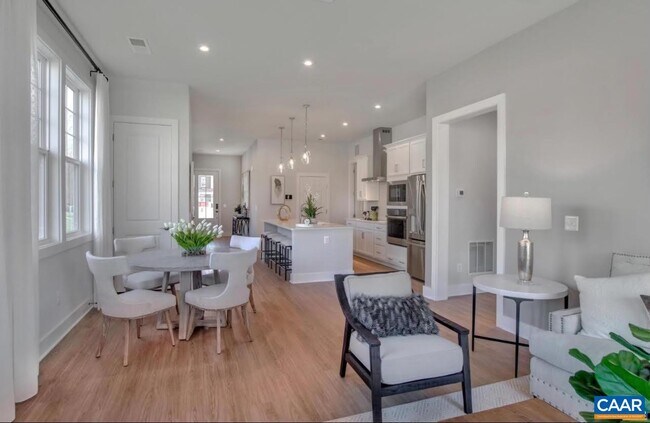 Foto del edificio - 1914 Flora Ct