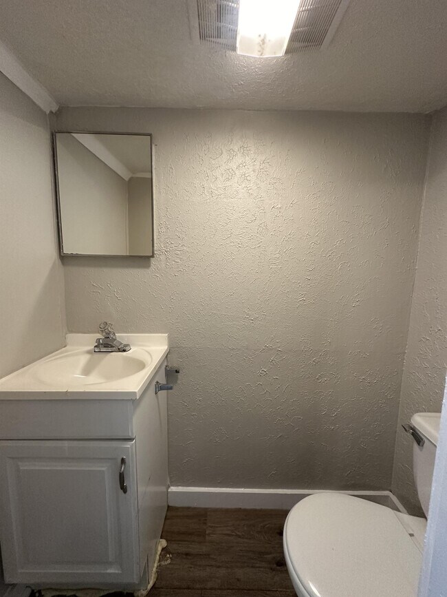 Foto del edificio - 3828 E 11th St