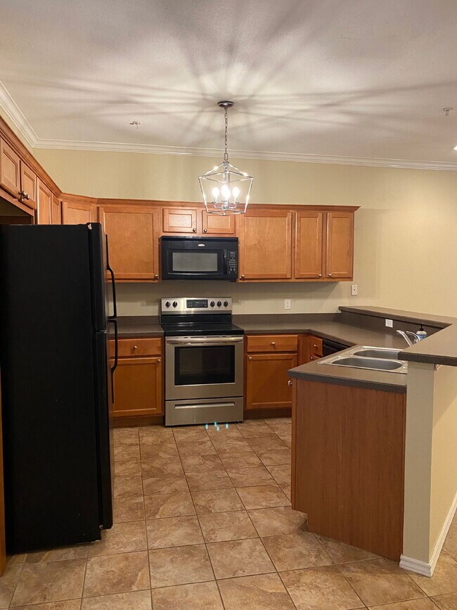 Building Photo - Spectacular Townhouse in Overton Area Minutes from Tech