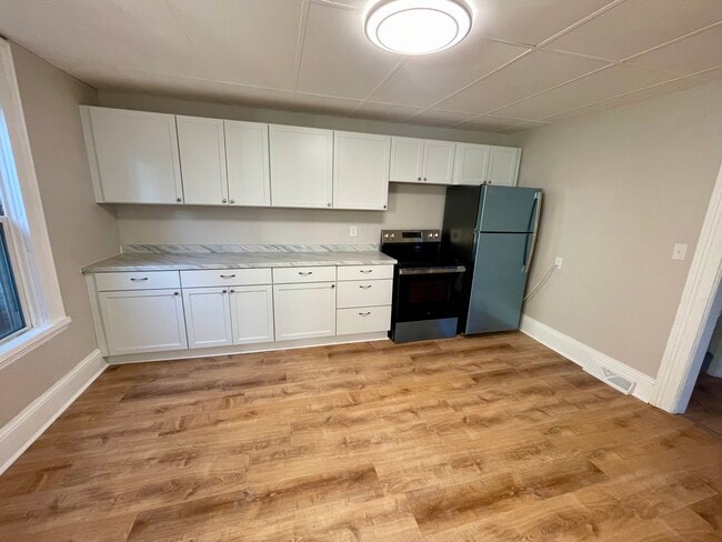 Building Photo - 307 W 9th Ave