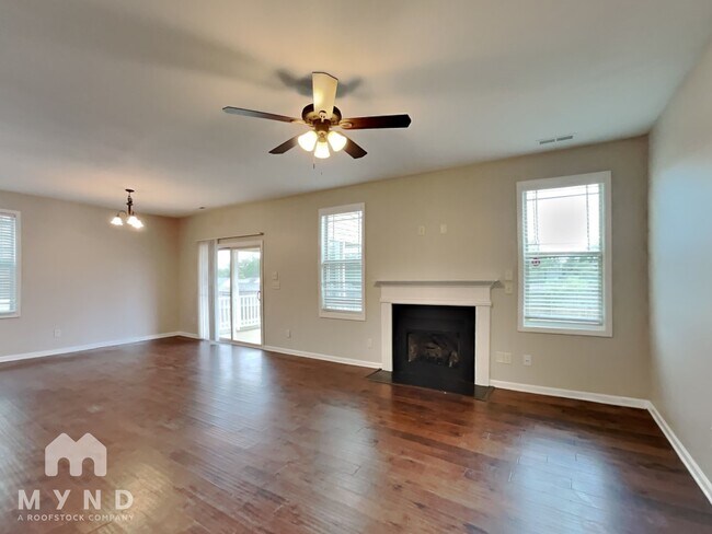 Building Photo - 225 E Webber Ln